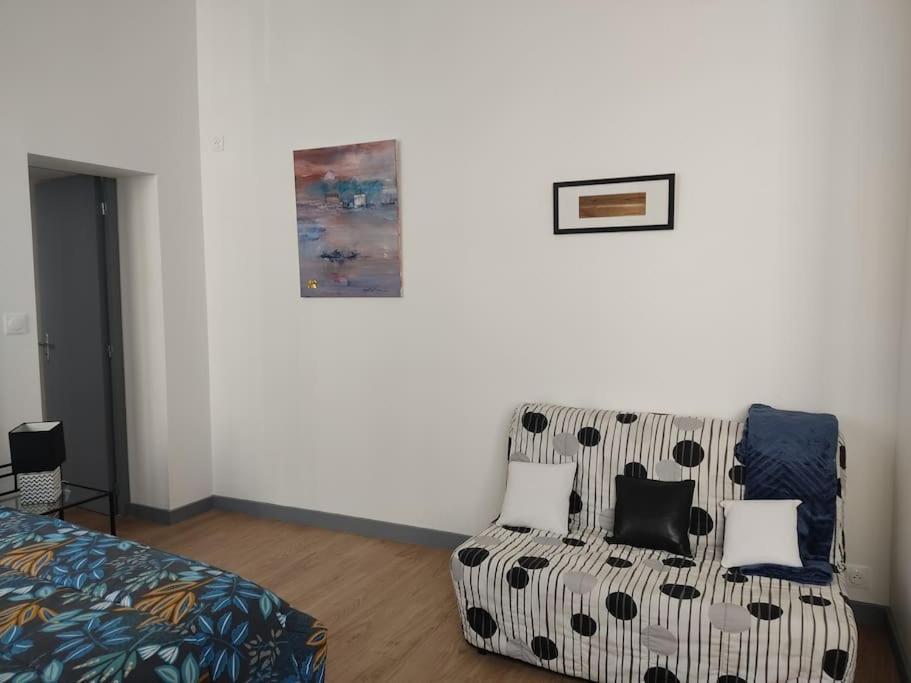 Appartement Avec Parking Prive Saumur Exterior photo